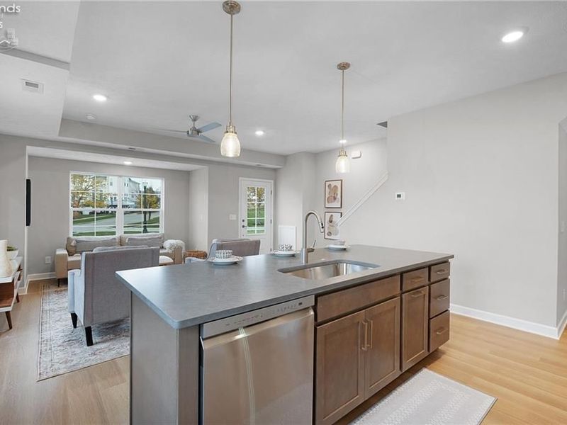 445 Harbor Lane, Lorain, OH 44052 Photo 8