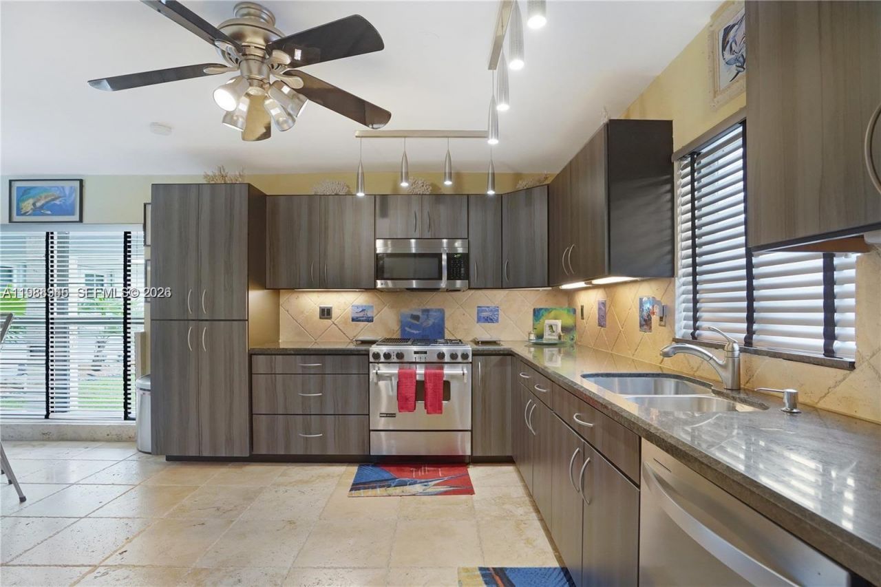 20320 Bel Aire Dr , Cutler Bay, FL 33189 Photo