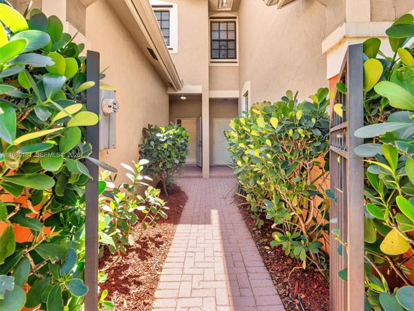 4126 Forest Dr , Weston, FL 33332