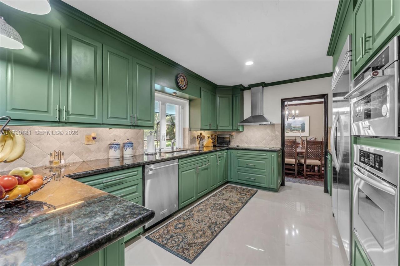 7405 SW 164th St , Palmetto Bay, FL 33157 Photo