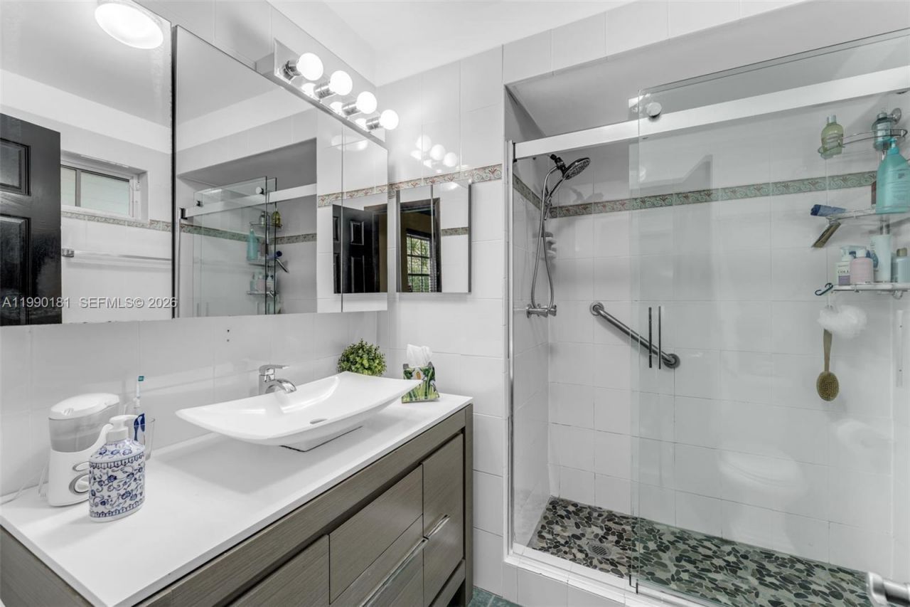 7405 SW 164th St , Palmetto Bay, FL 33157 Photo