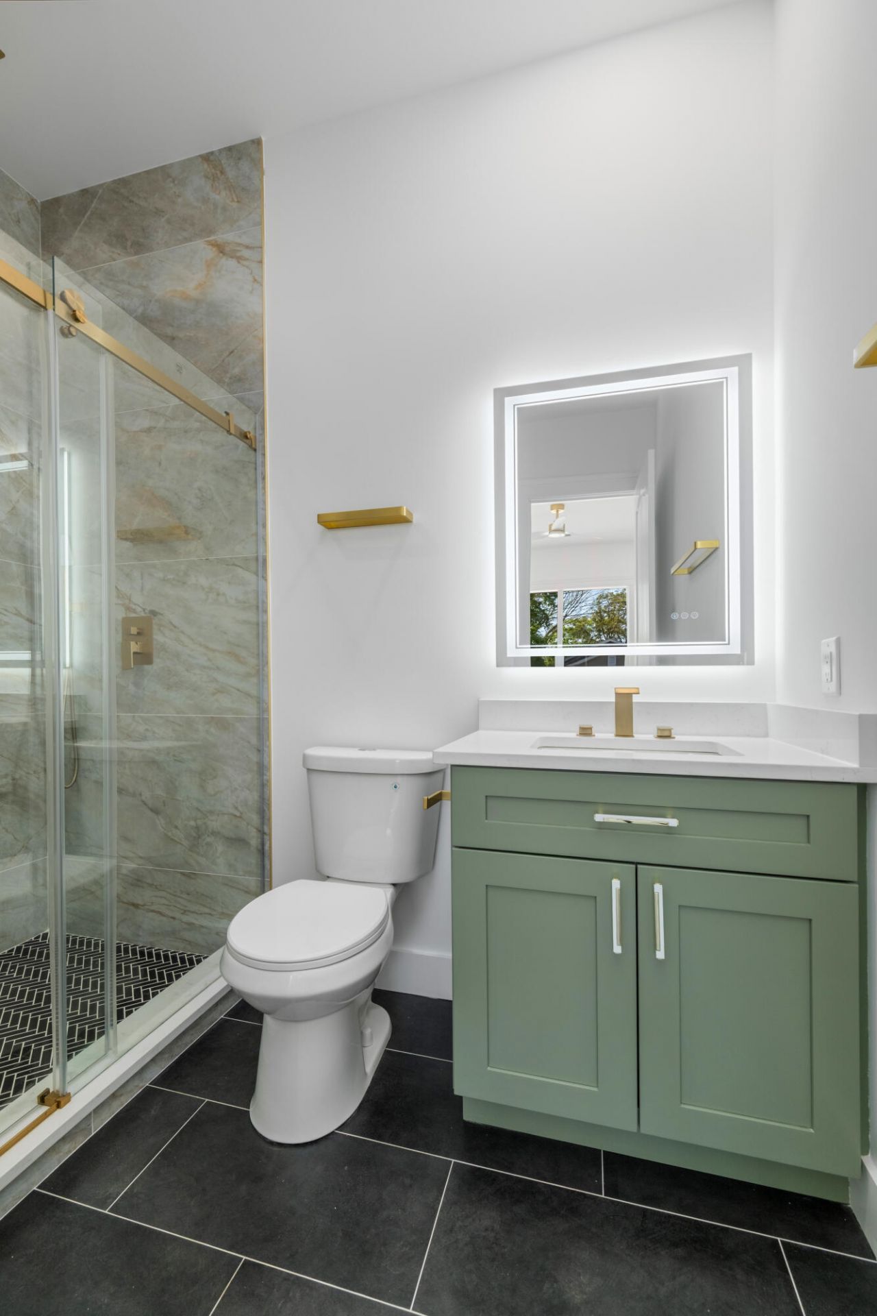 1906 Iris Street Photo 14