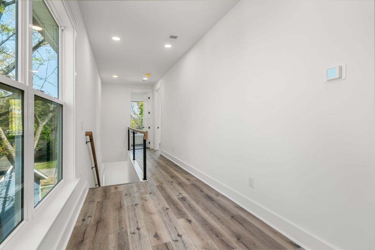 1906 Iris Street Photo 17