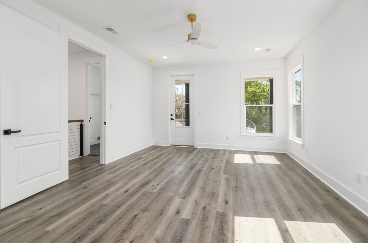 1906 Iris Street Photo 20