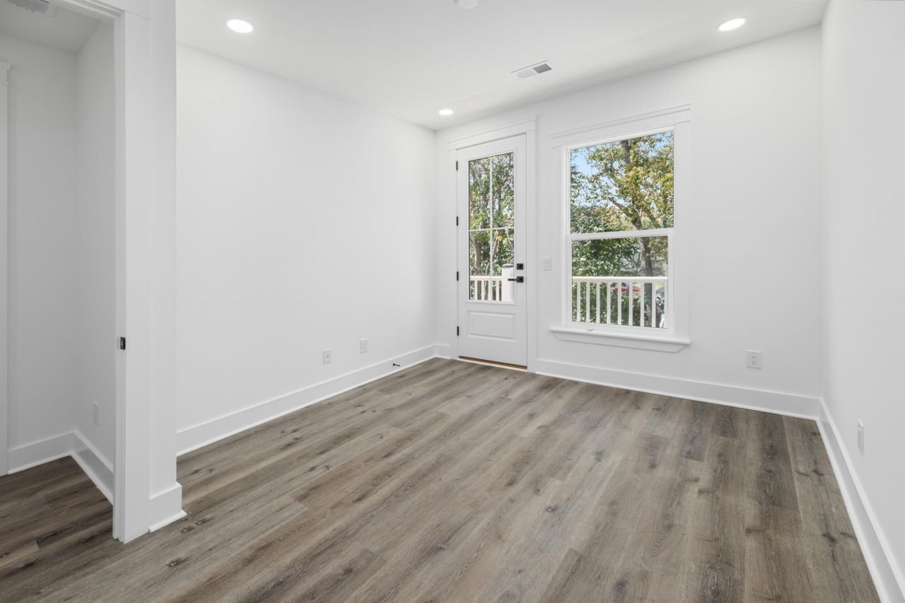 1906 Iris Street Photo 26