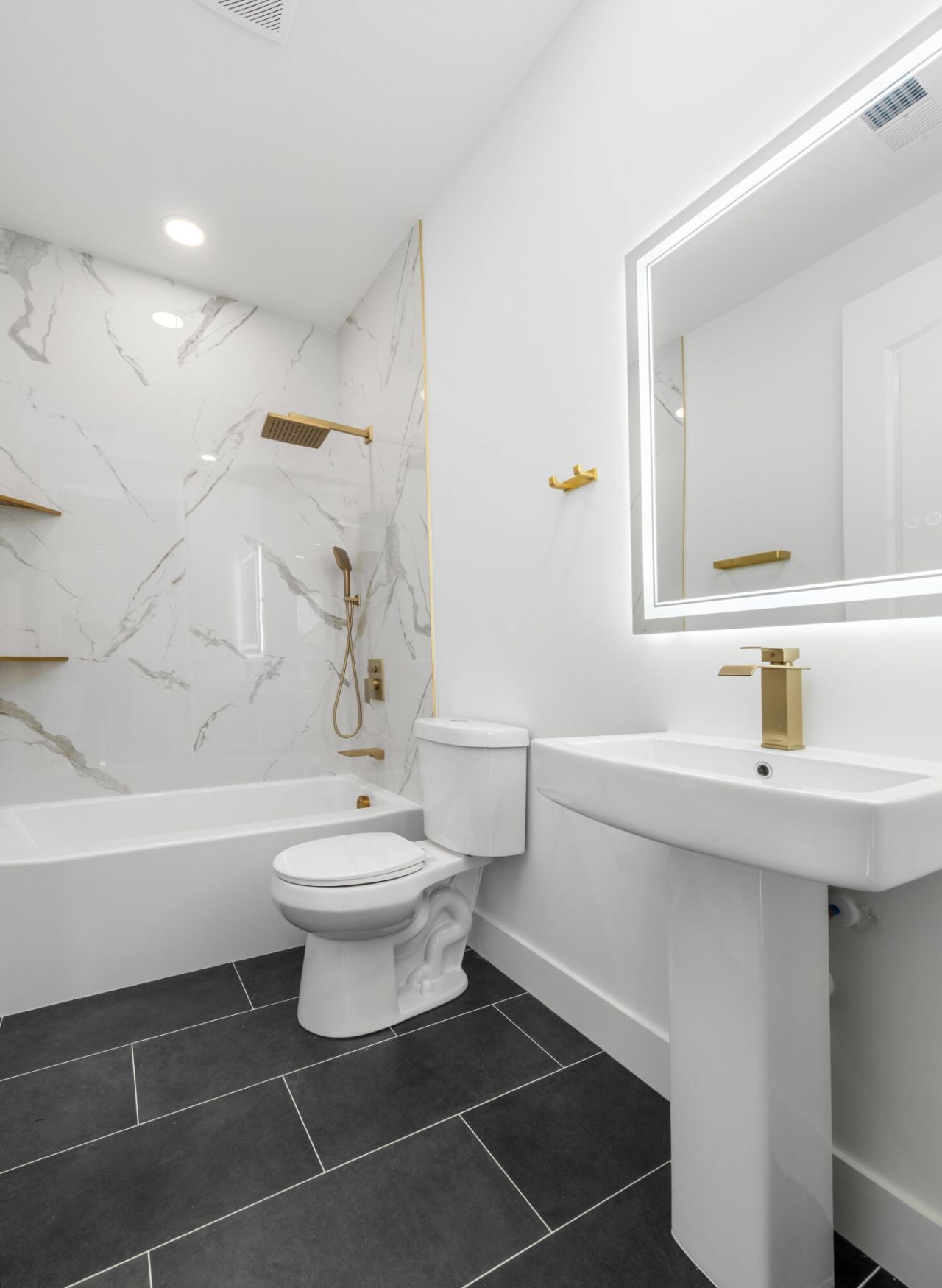 1906 Iris Street Photo 27