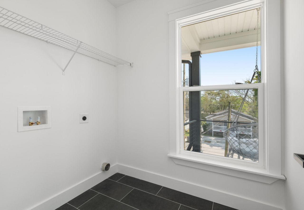 1906 Iris Street Photo 30