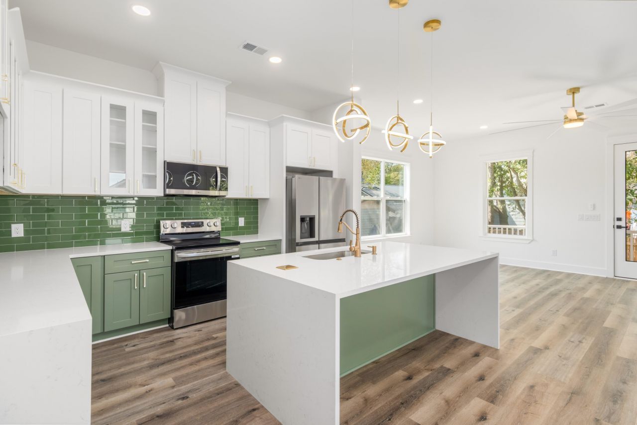 1906 Iris Street Photo 6