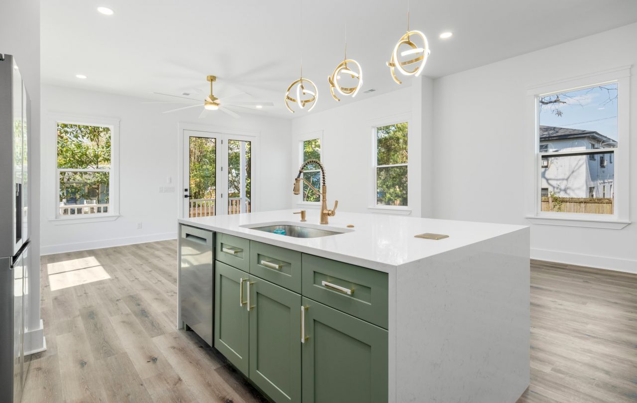 1906 Iris Street Photo 9