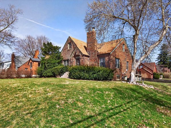 1403 66th Street, Windsor Heights, IA 50324