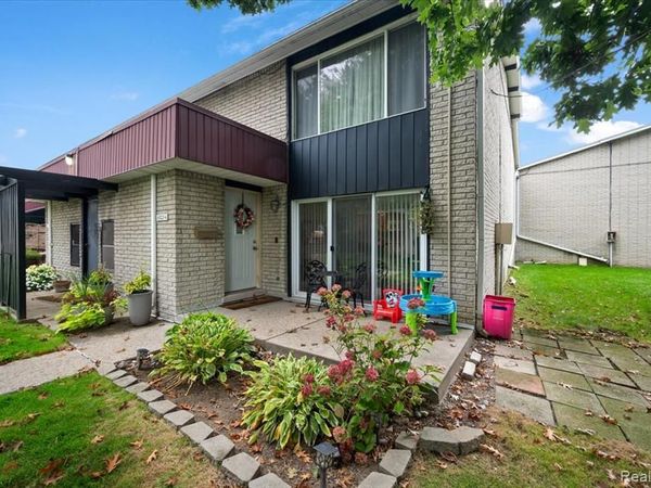 8323 Karam Boulevard, Warren, MI 48093