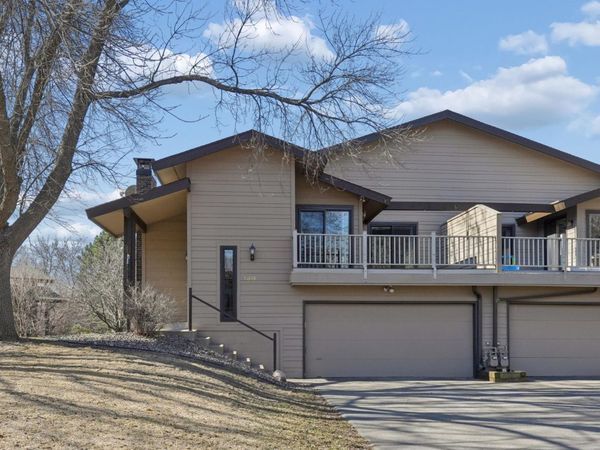 14618 Hampshire Place, Burnsville, MN 55306