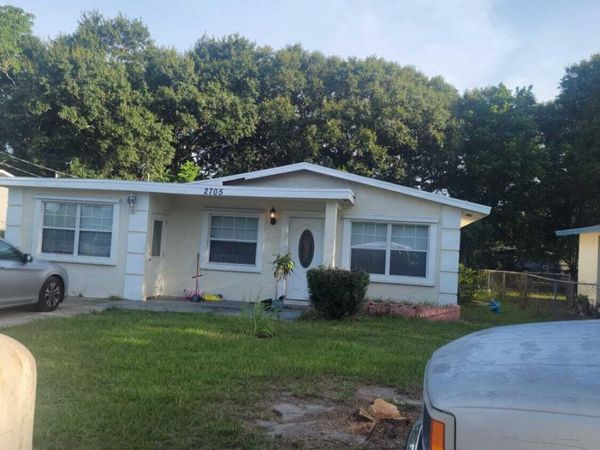 2705 E Avenue E, Fort Pierce, FL 34947
