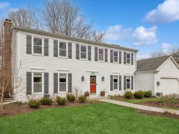 334 E Winchester Road , Libertyville, IL 60048