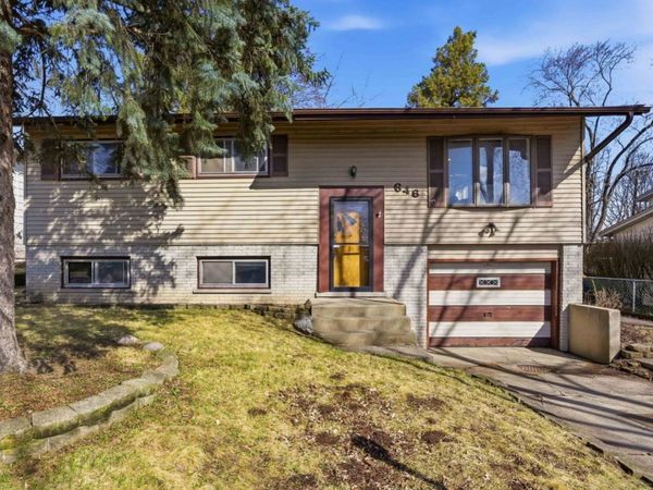 646 Dickens Avenue , Glendale Heights, IL 60139