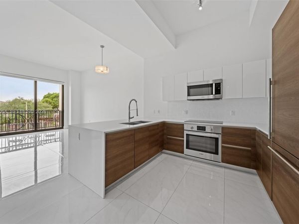 301 Altara Ave, Unit 213, Coral Gables, FL 33146