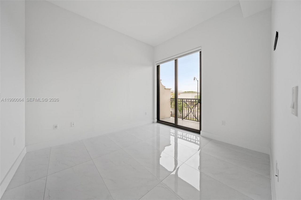 301 Altara Ave, Unit 213, Coral Gables, FL 33146 Photo