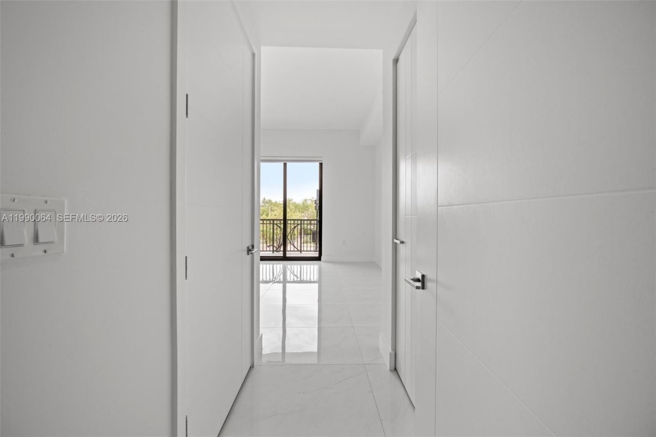 301 Altara Ave, Unit 213, Coral Gables, FL 33146 Photo