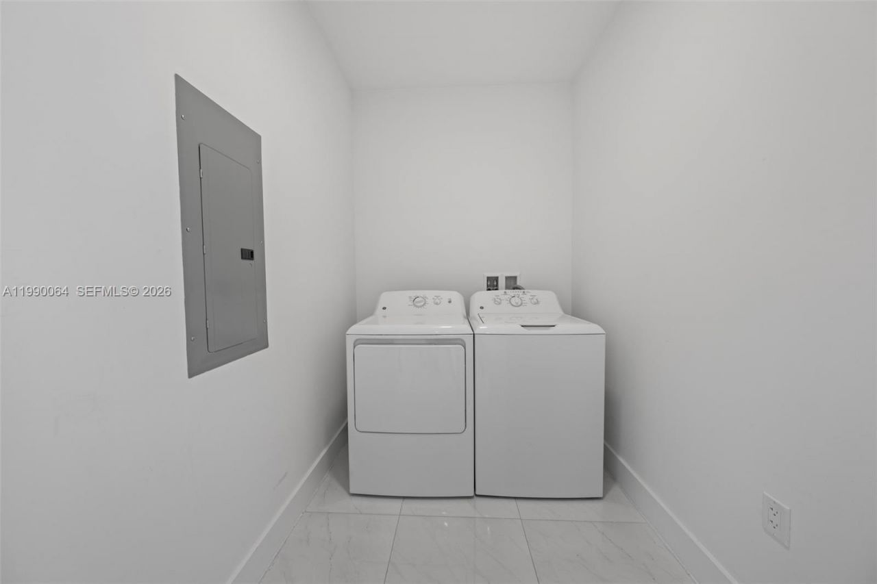 301 Altara Ave, Unit 213, Coral Gables, FL 33146 Photo