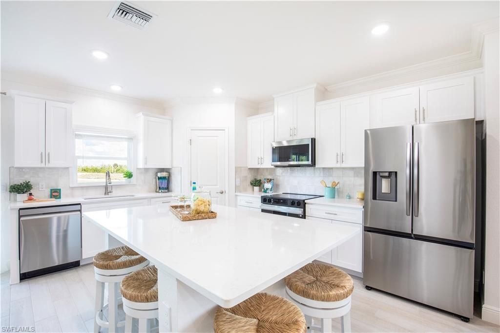 10530 Fountain Palm Cir, Bokeelia, FL 33922 Photo