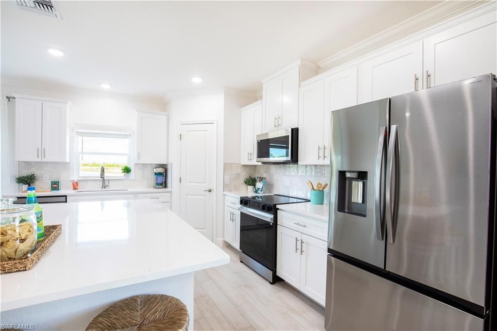10530 Fountain Palm Cir, Bokeelia, FL 33922 Photo