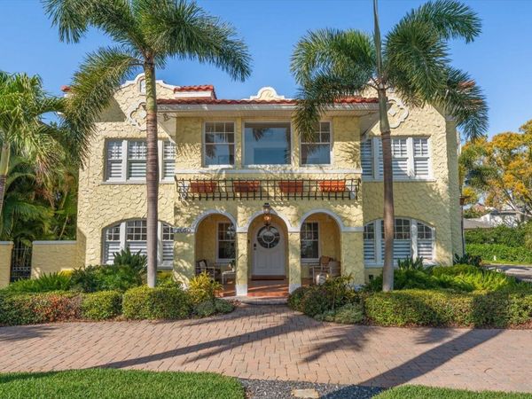 2050 COFFEE POT BOULEVARD NE, ST PETERSBURG, FL 33704