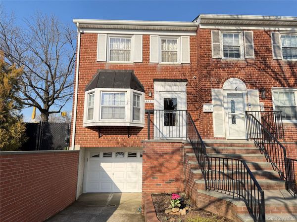 62-01 Douglaston Parkway, Douglaston, NY 11362