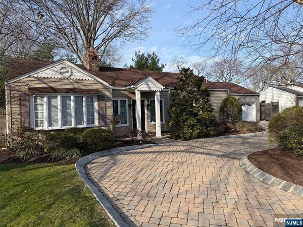 668 Hillsdale Avenue, HILLSDALE, NJ 07642
