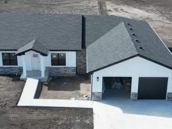 1005 George Court, Effingham, KS 66023