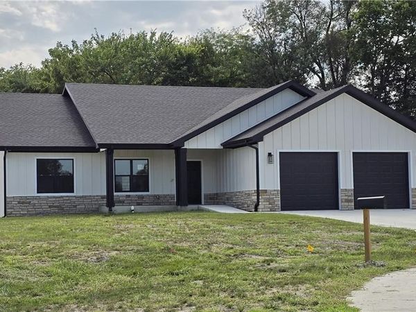 1007 George Court, Effingham, KS 66023