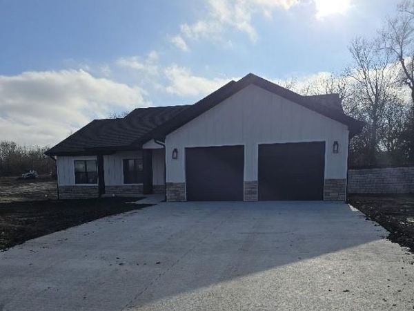 1007 George Court, Effingham, KS 66023