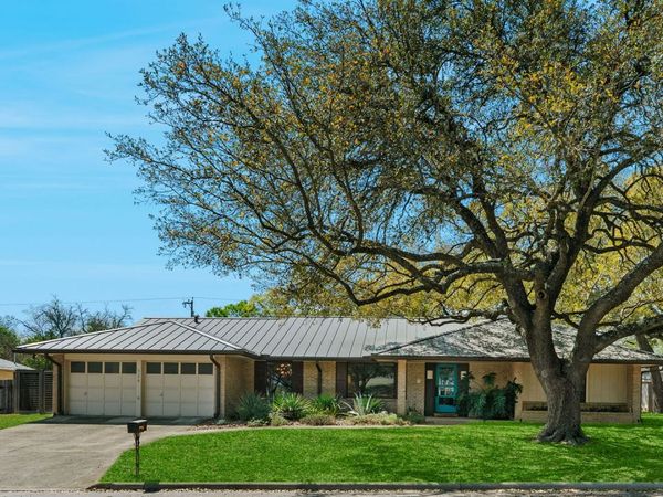 526 Crestway Dr, Windcrest, TX 78239