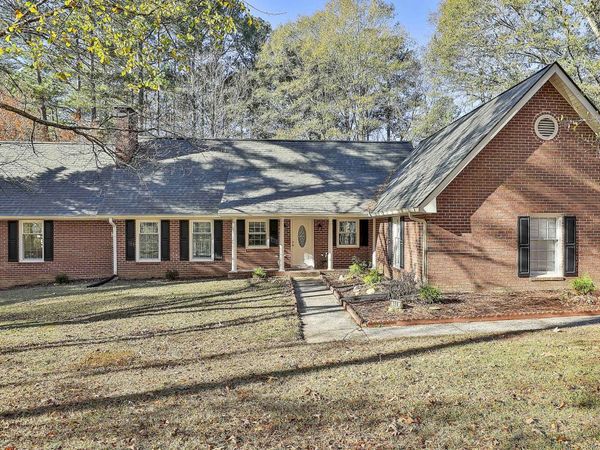 190 Willow Lake Lane, Sharpsburg, GA 30277