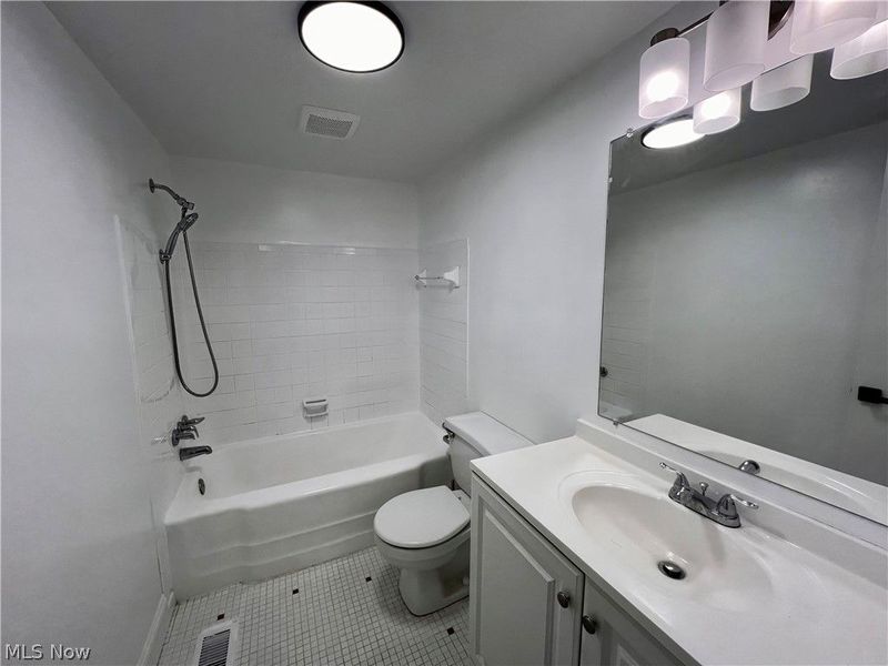 6910 Carriage Hill Drive, Unit 101, Brecksville, OH 44141 Photo 14