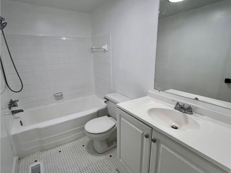 6910 Carriage Hill Drive, Unit 101, Brecksville, OH 44141 Photo 15