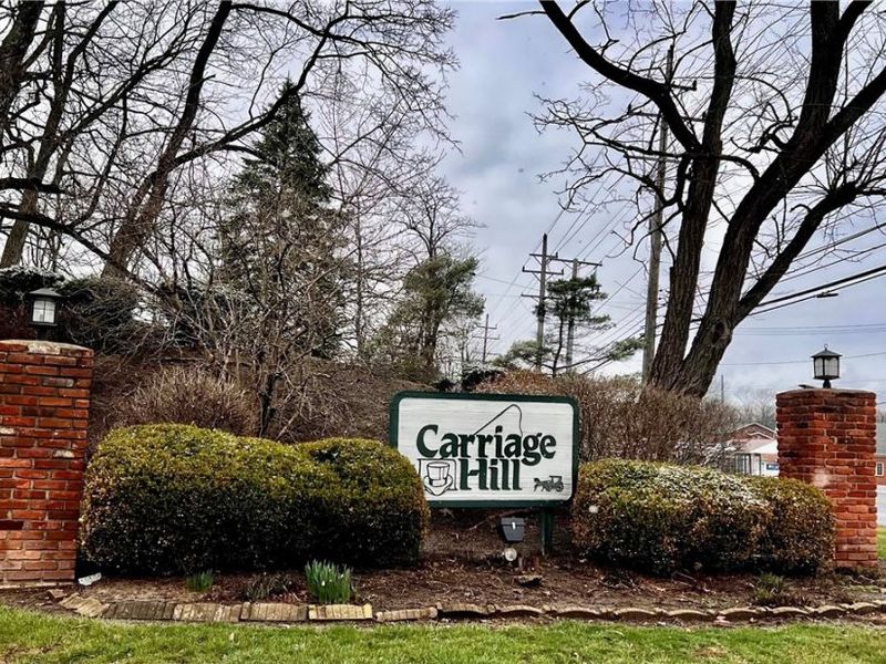 6910 Carriage Hill Drive, Unit 101, Brecksville, OH 44141 Photo 3