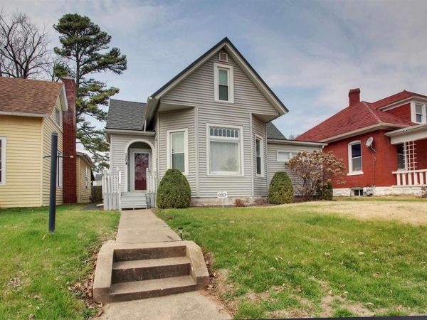 704 S 16th Street, Quincy, IL 62301