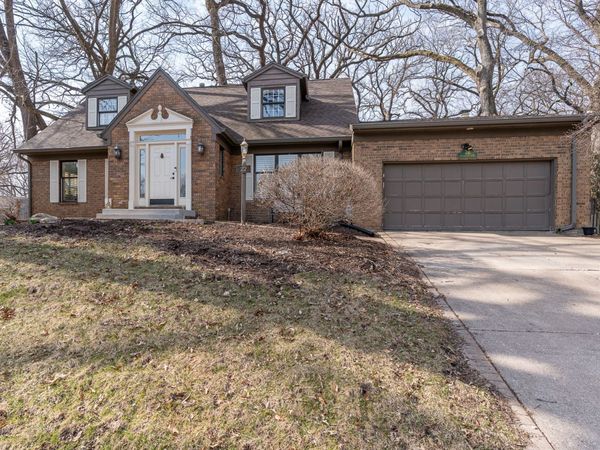 22 Wildwood Trail, Bettendorf, IA 52722
