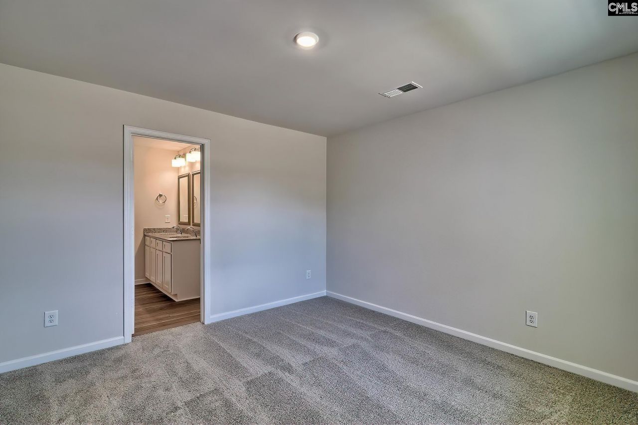 560 Corkscrew Lane Photo 11