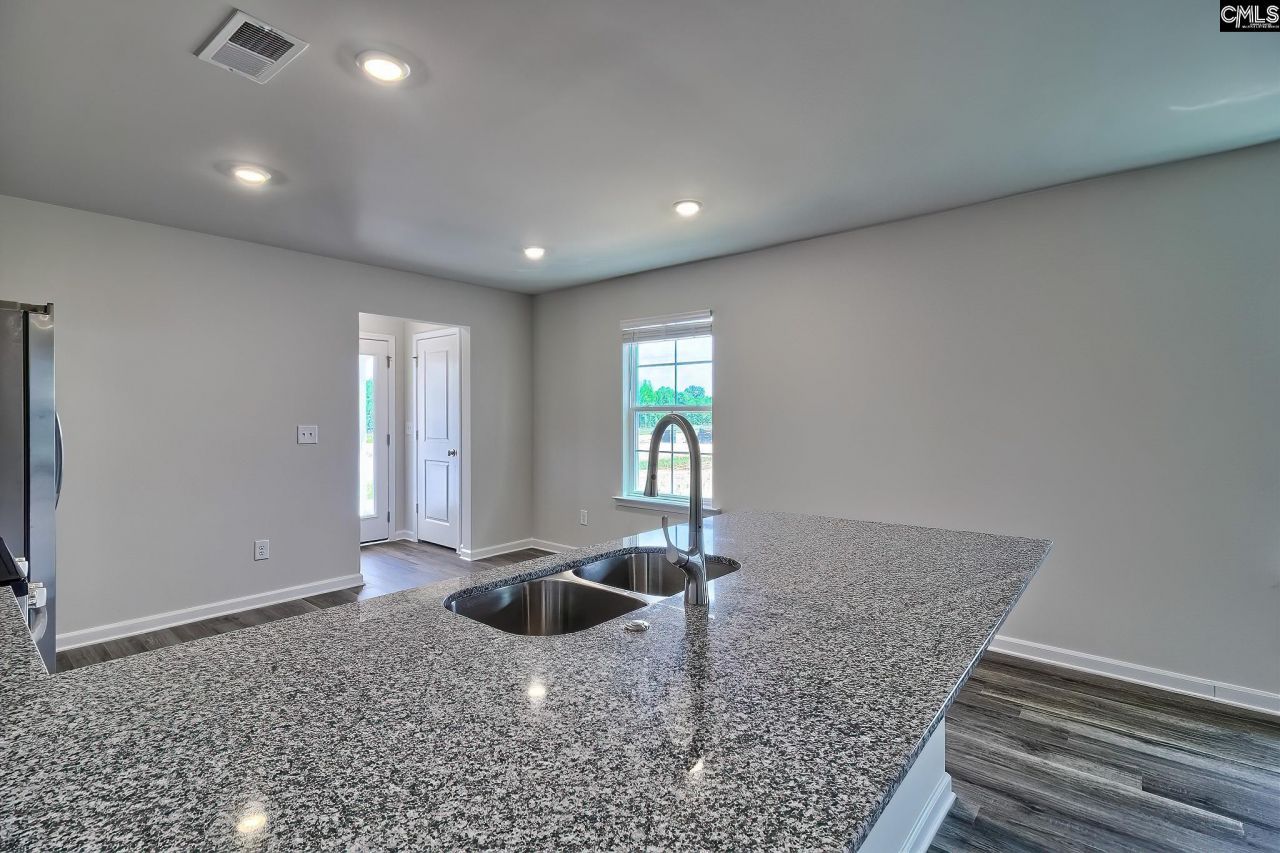 560 Corkscrew Lane Photo 6