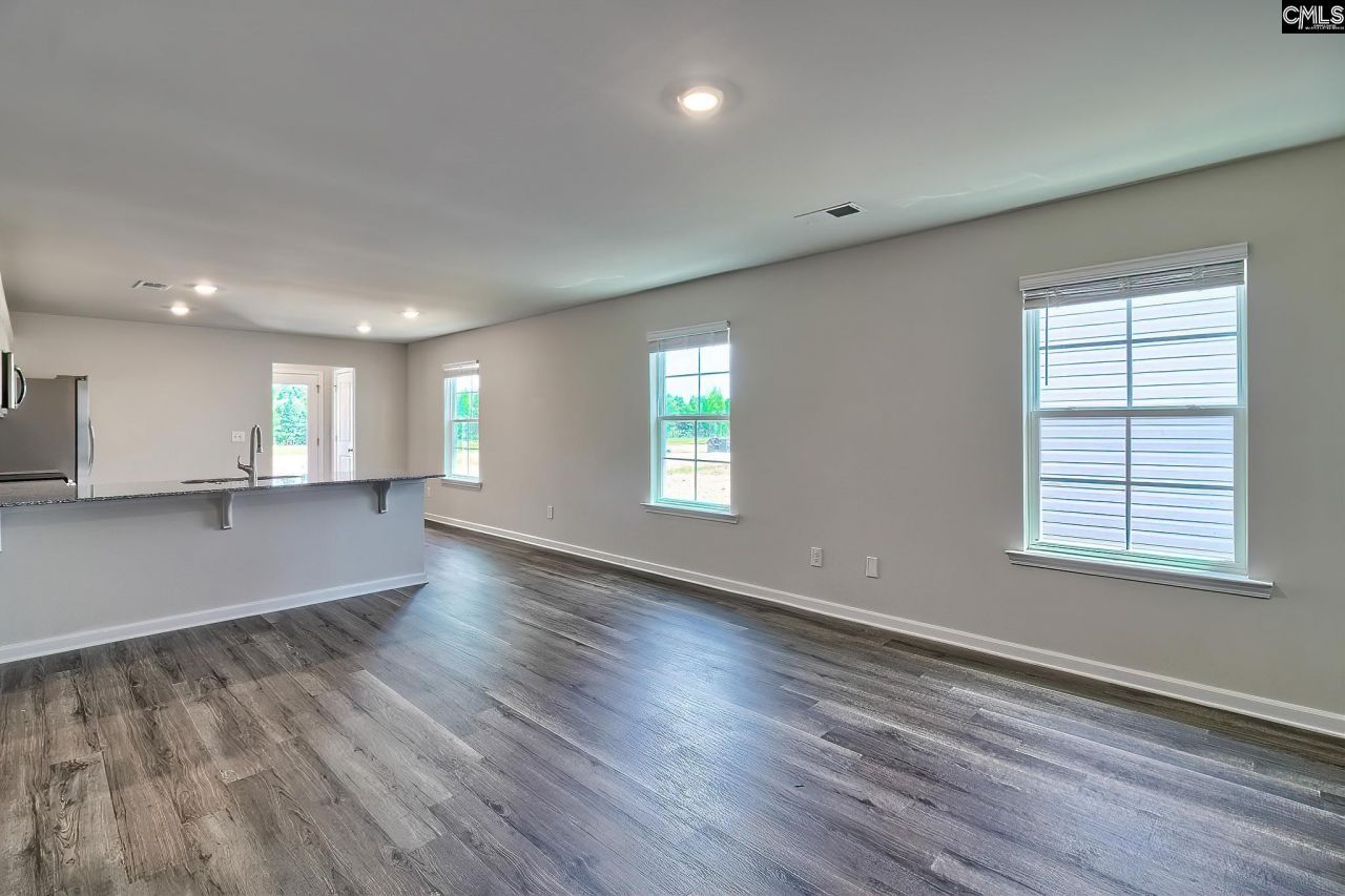 560 Corkscrew Lane Photo 7