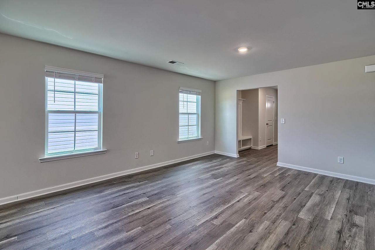 560 Corkscrew Lane Photo 8