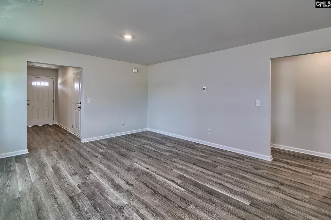 560 Corkscrew Lane Photo 9