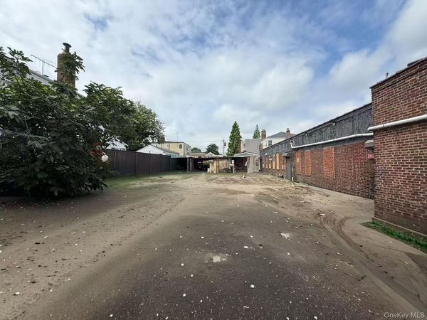 4810 Clearview Expressway , Oakland Gardens, NY 11364