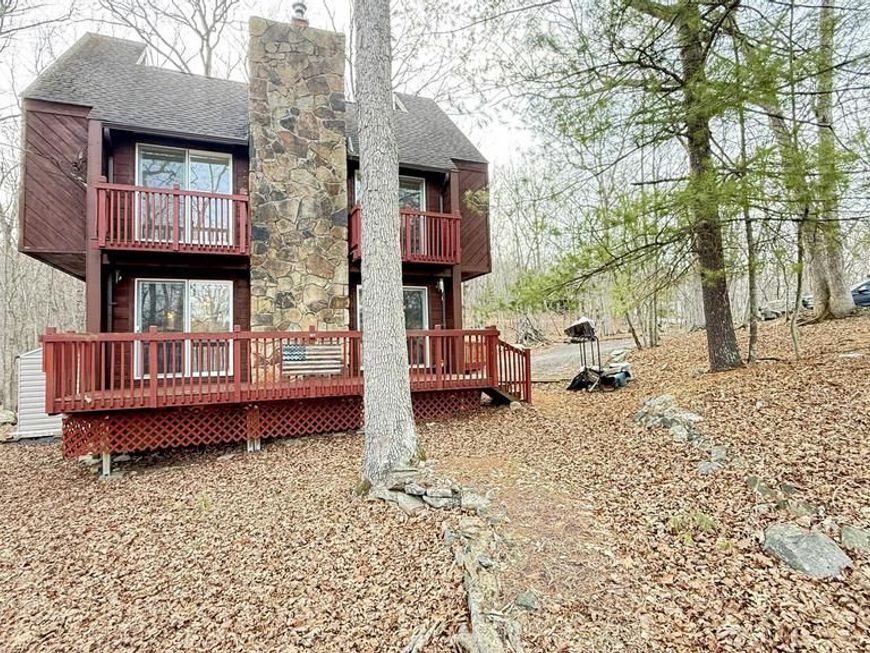 5933 Decker , Bushkill, PA 18324 Main Photo