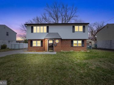 902 LAINGS AVENUE, BRISTOL, PA 19007