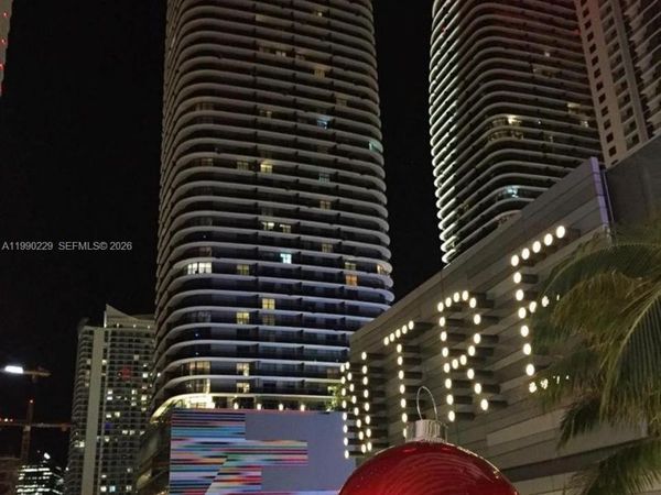 45 SW 9th St, Unit 1401, Miami, FL 33130