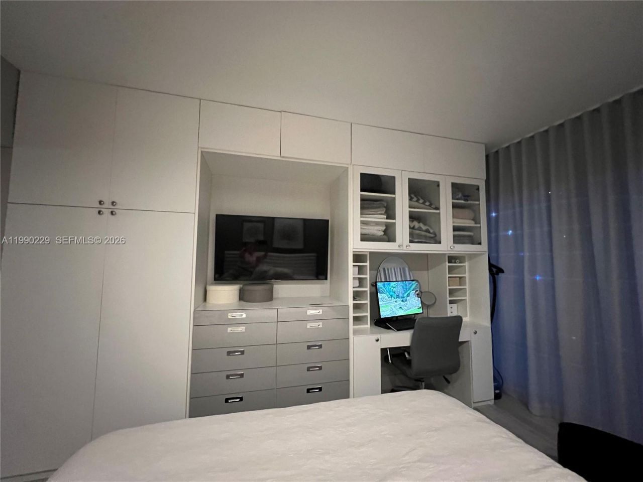 45 SW 9th St, Unit 1401, Miami, FL 33130 Photo