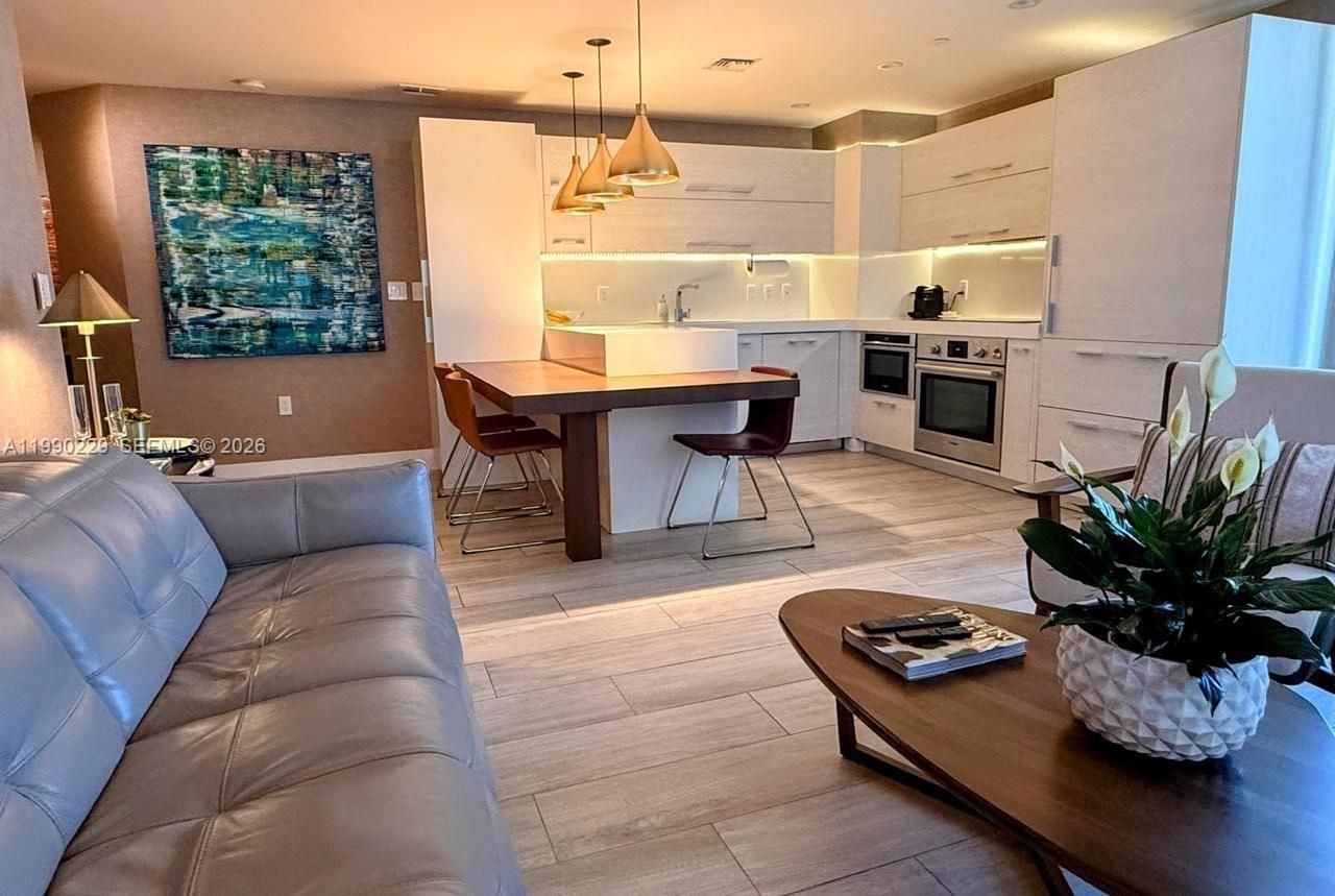 45 SW 9th St, Unit 1401, Miami, FL 33130 Photo