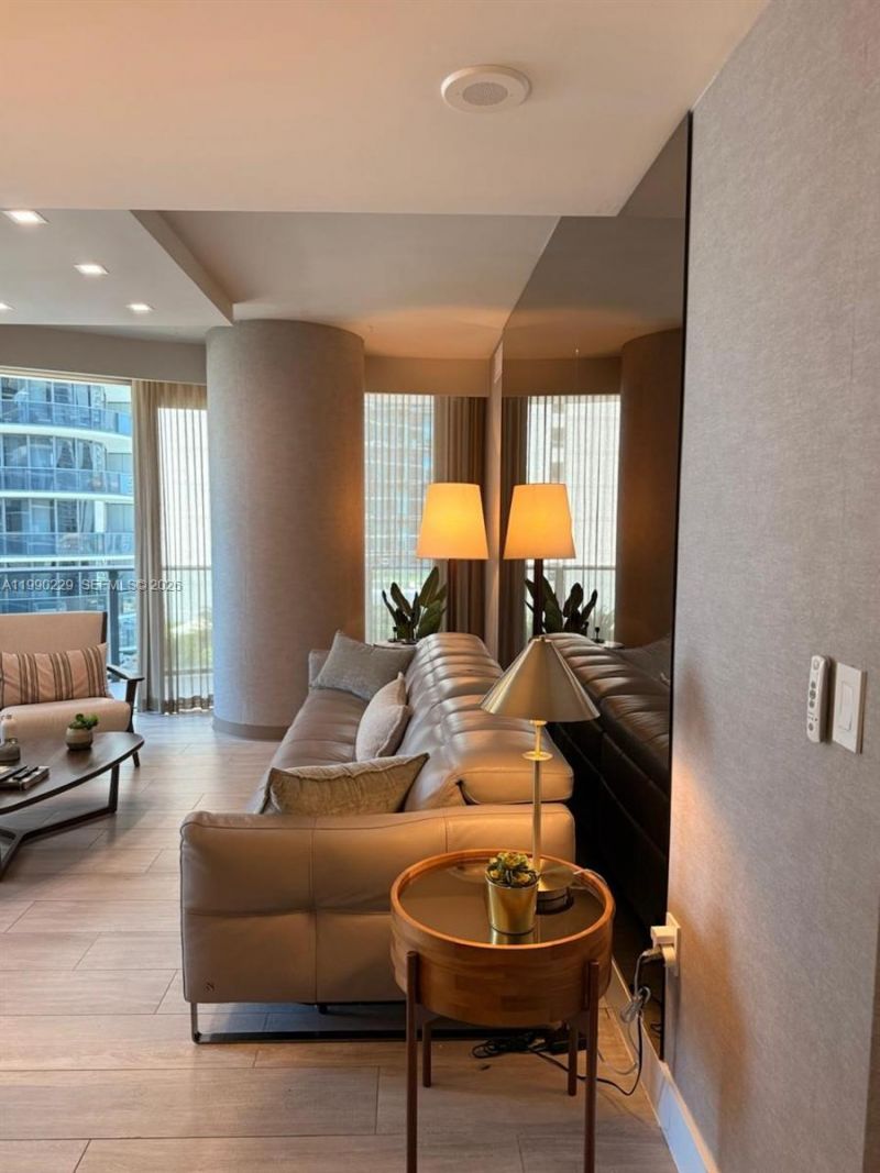 45 SW 9th St, Unit 1401, Miami, FL 33130 Photo